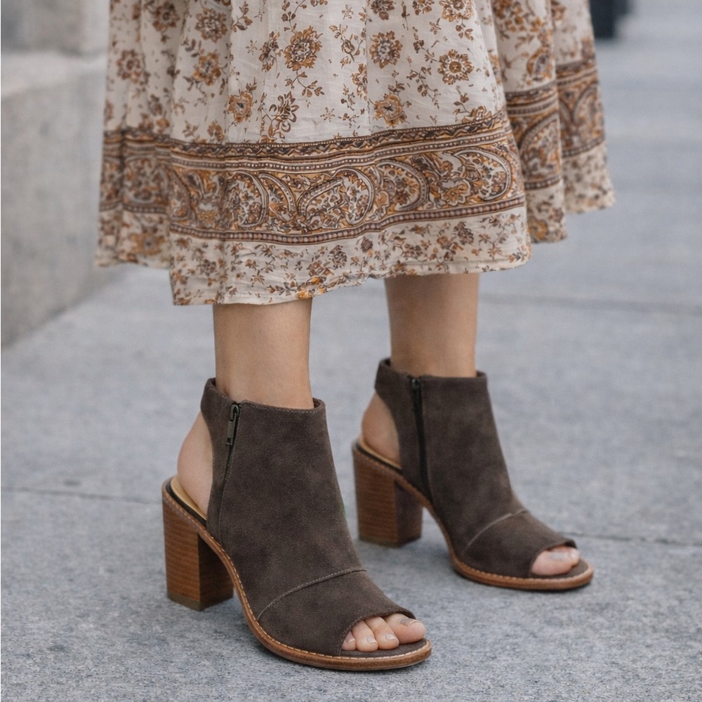 Ugg Valencia Booties 7 Brown Suede‎ Peep Toe Sandal